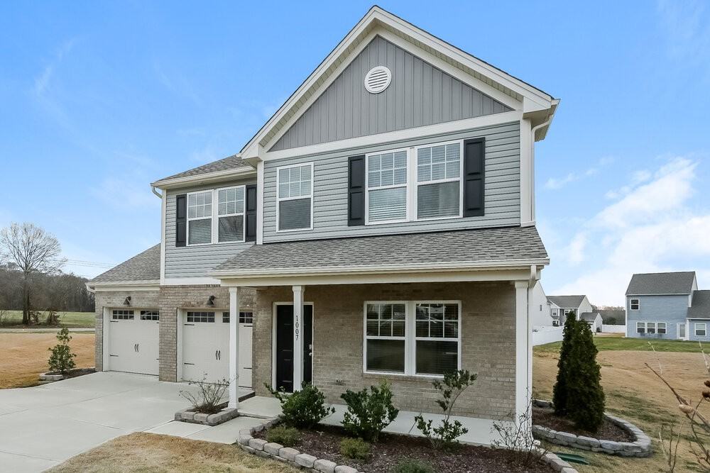 1007 Brooksland Pl - Photo 4 of 17