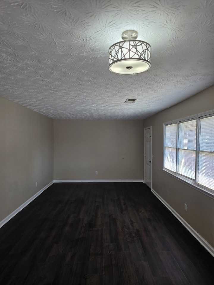 4420 Lynn Dr - Photo 3 of 11