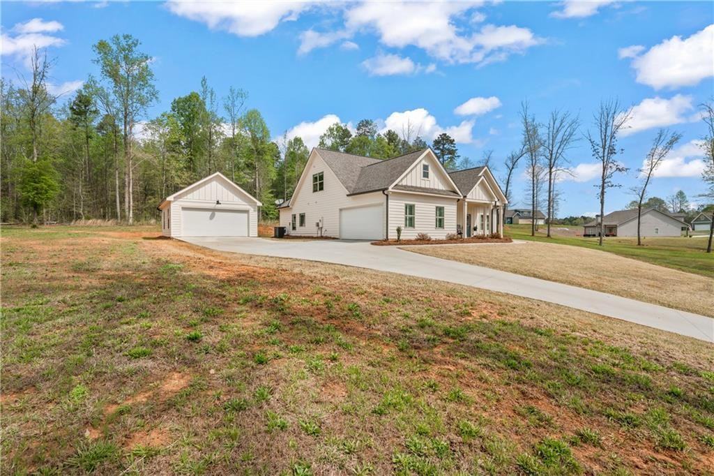 214 Oakwood Dr - Photo 3 of 20