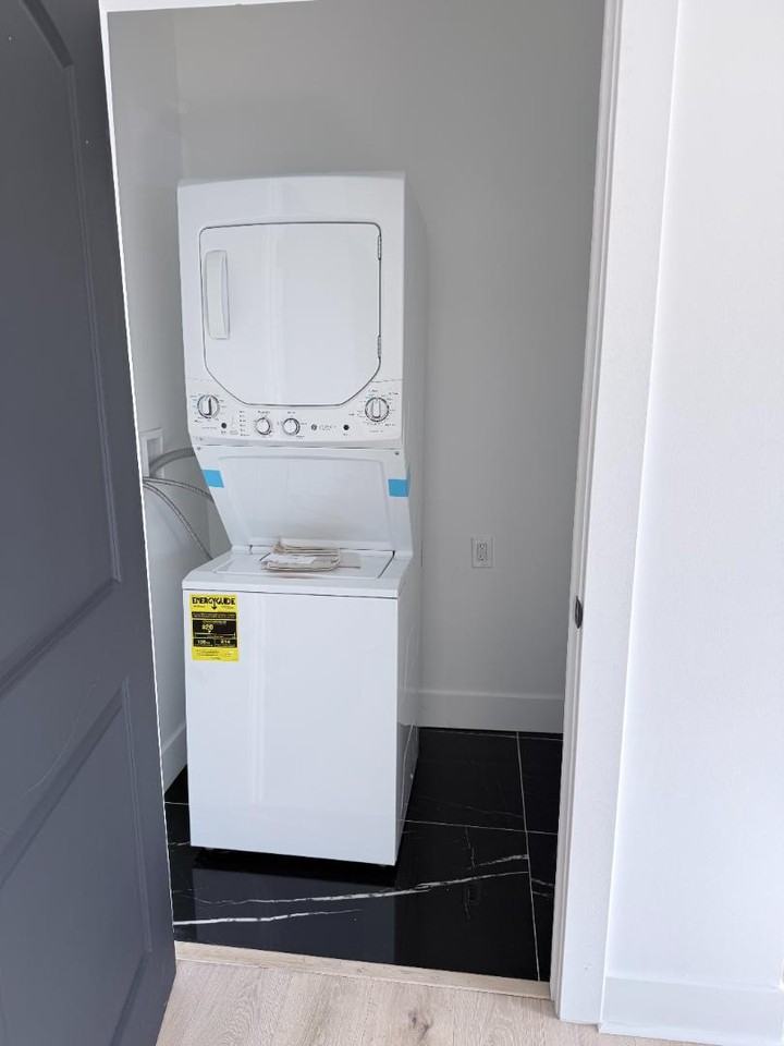 828  E Main St - Photo 2 of 10