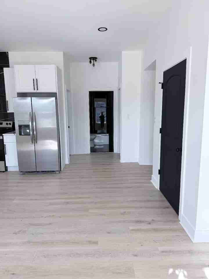 828  E Main St - Photo 4 of 10