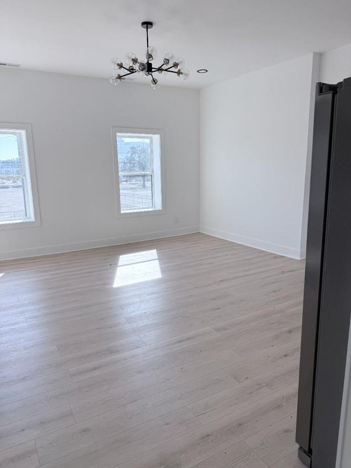 828  E Main St - Photo 6 of 10