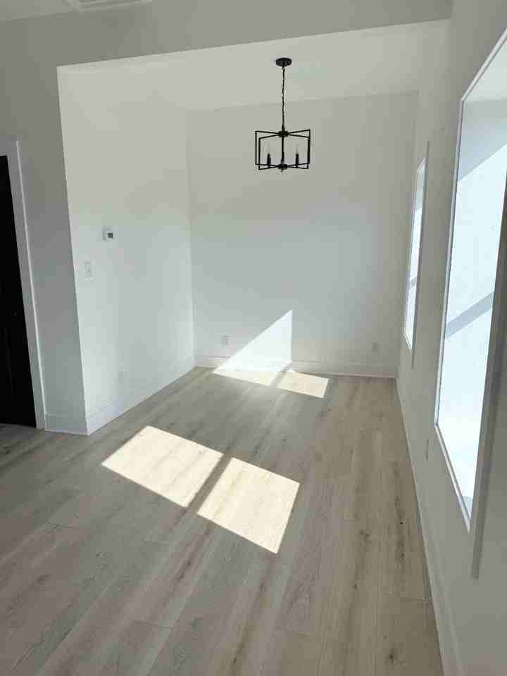 828  E Main St - Photo 7 of 10