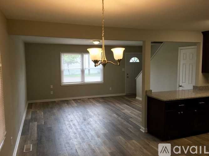 1442 W 27th St #A - Photo 4 of 12