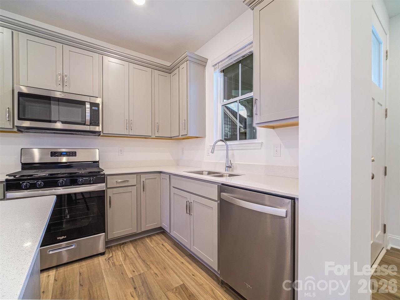 1535 Pebble Shore Ln - Photo 3 of 18