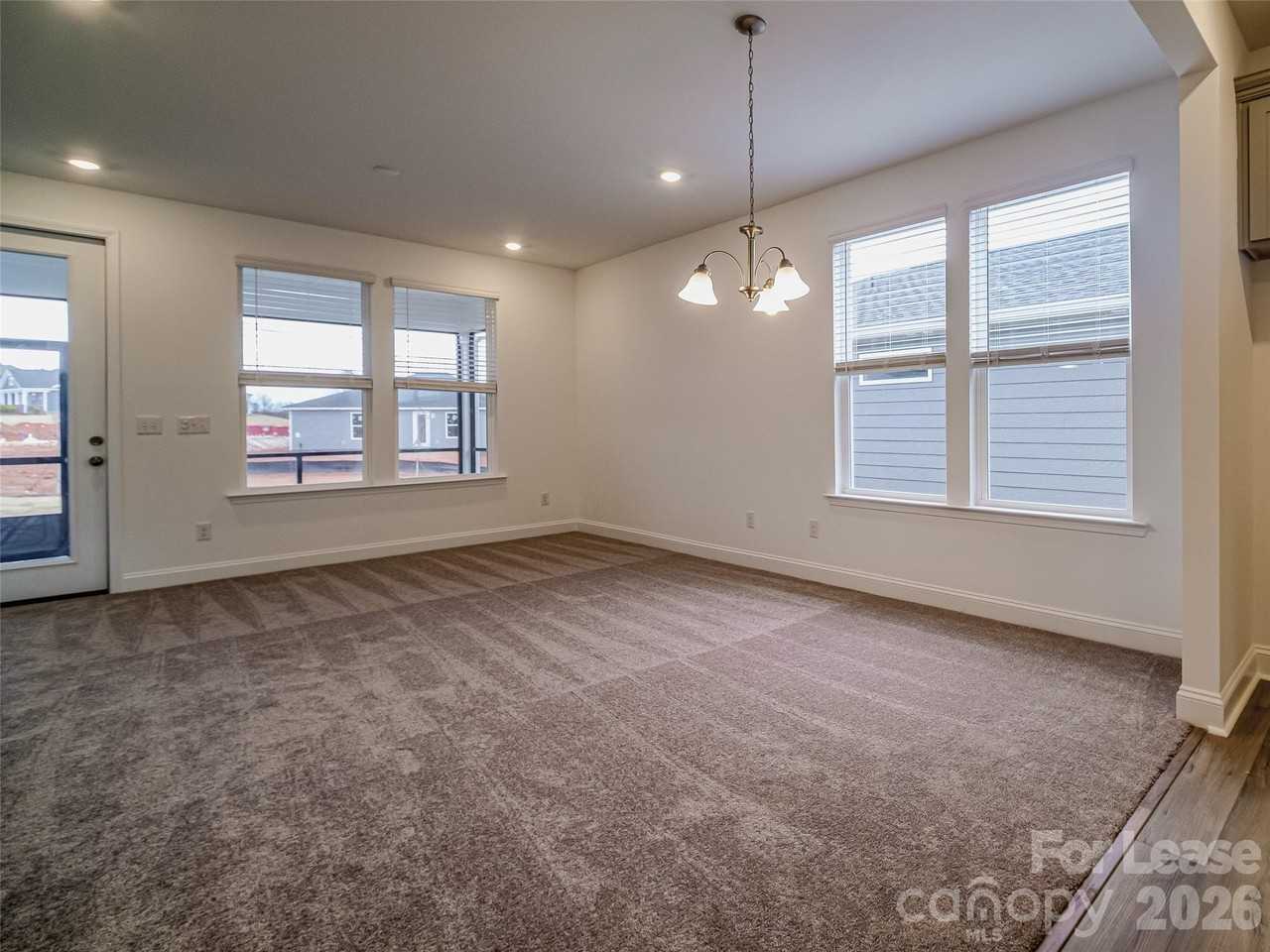 1535 Pebble Shore Ln - Photo 6 of 18