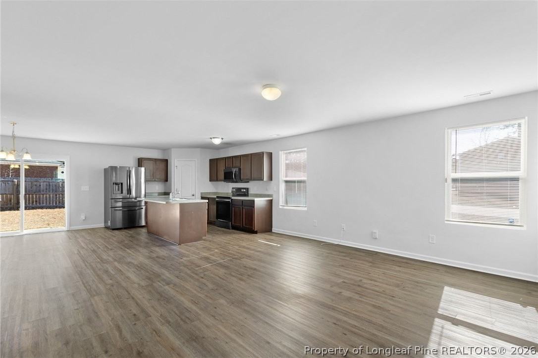 1421 Demila Dr - Photo 5 of 36