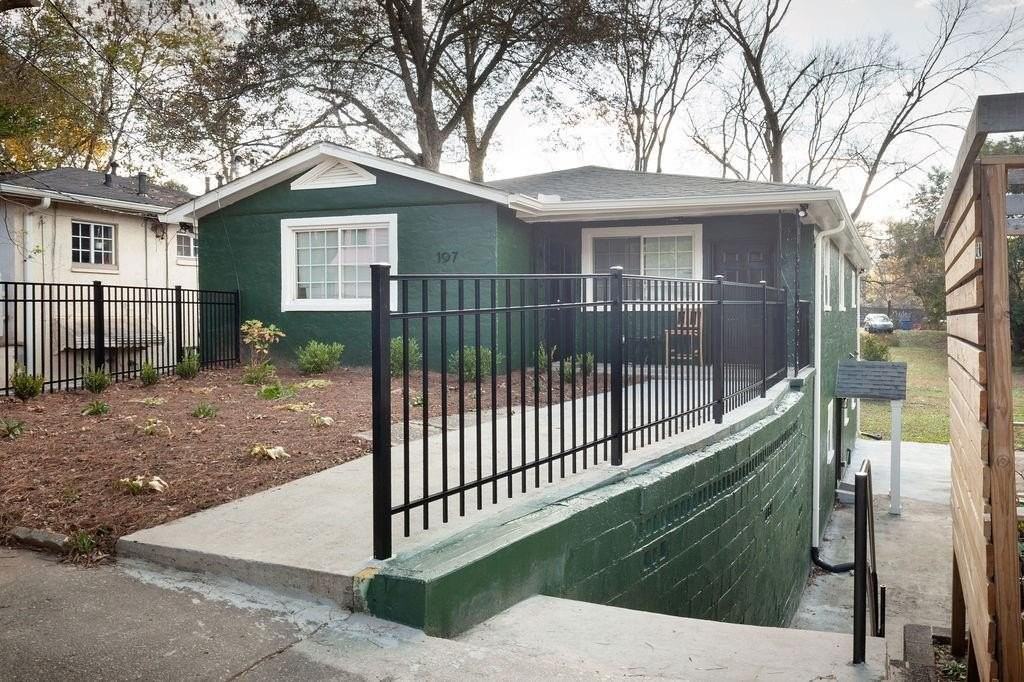 197 South Ave Se Apt C - Photo 3 of 12