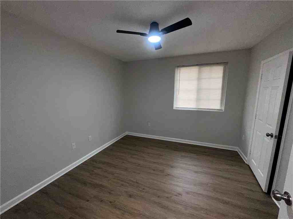 197 South Ave Se Apt C - Photo 6 of 12