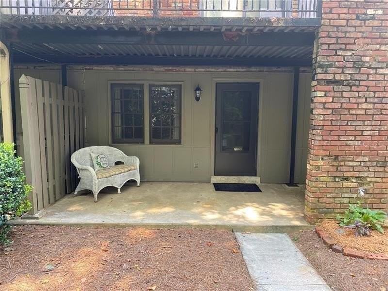 3095 Colonial Way Apt M - Photo 2 of 13