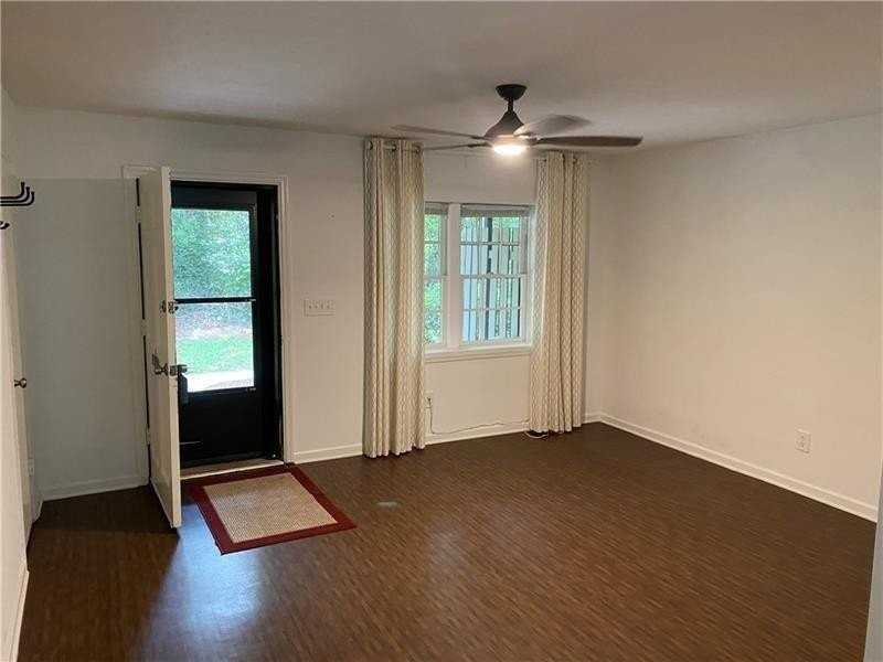 3095 Colonial Way Apt M - Photo 4 of 13