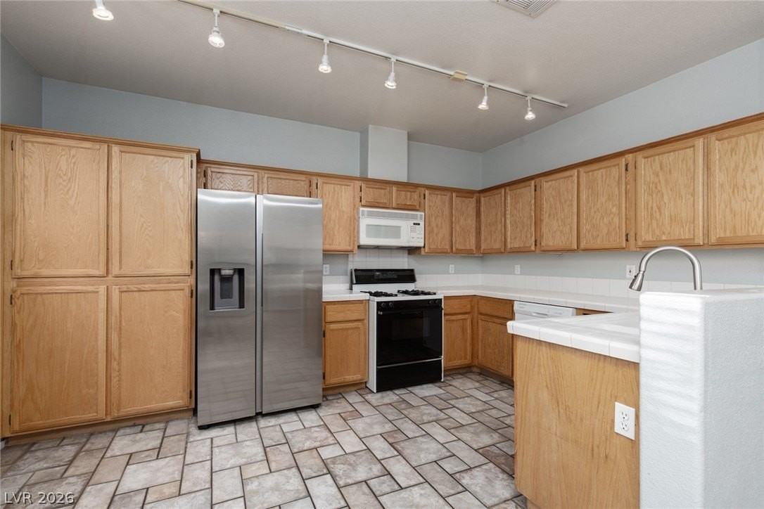 2137 Polynesia Cir - Photo 6 of 36