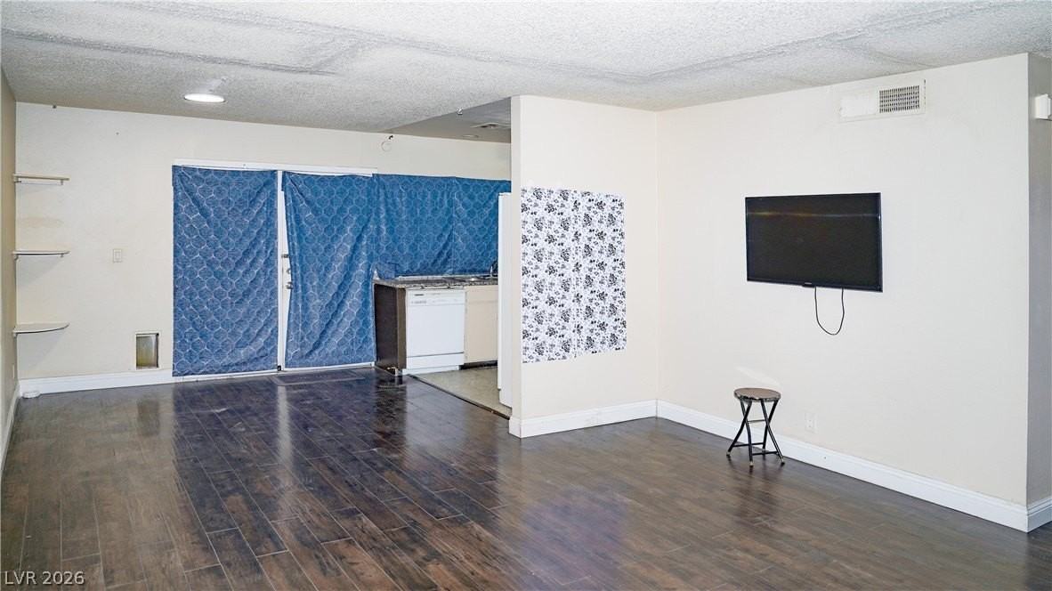 6173 Meadowhaven Ln - Photo 7 of 24