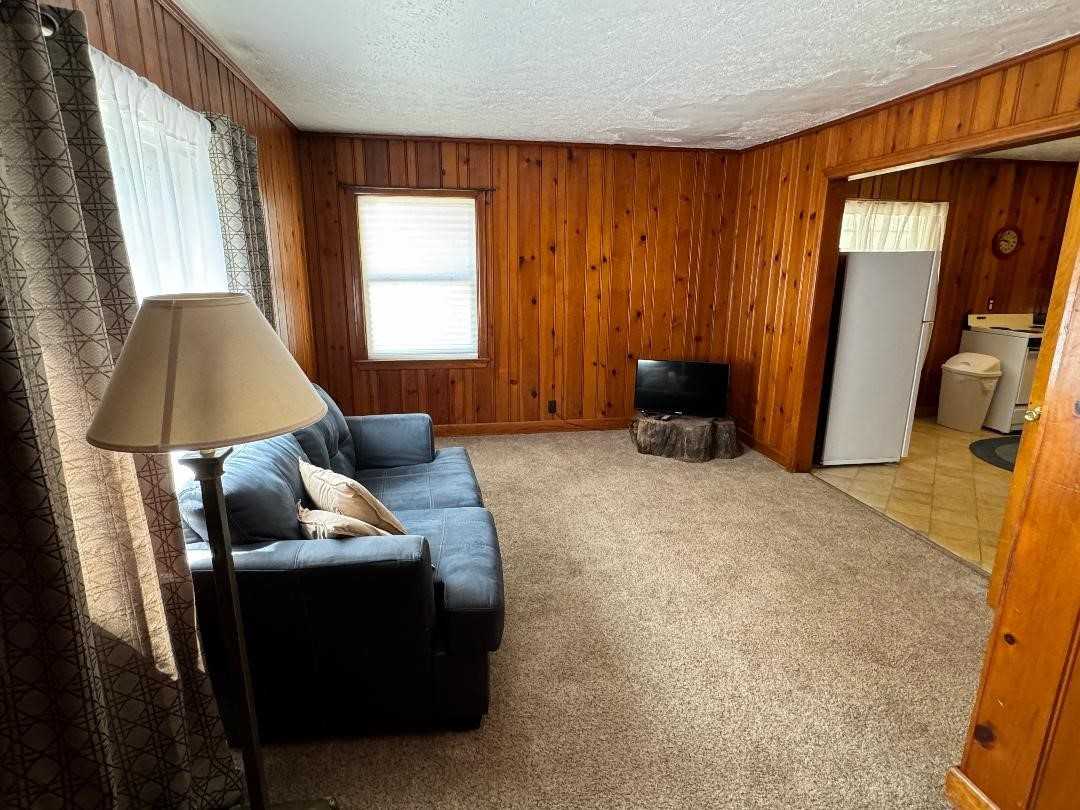 889 S Park Rd #1 - Photo 2 of 6