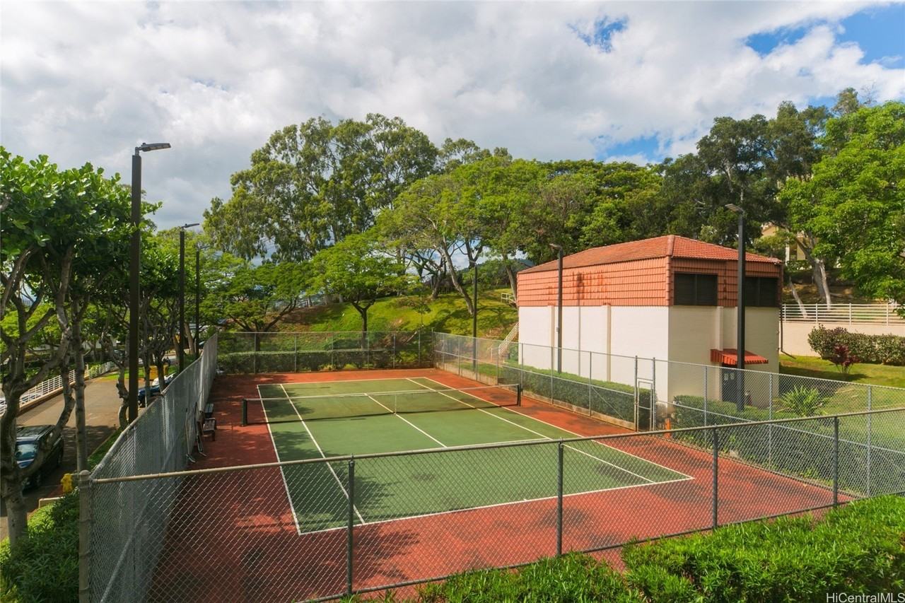 3138 Waialae Ave Apt 907 - Photo 2 of 24