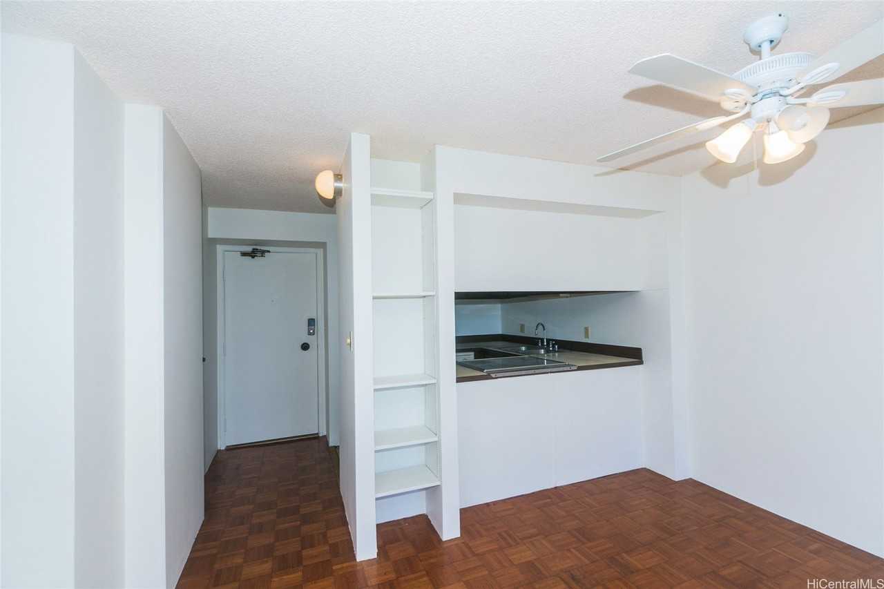 3138 Waialae Ave Apt 907 - Photo 6 of 24