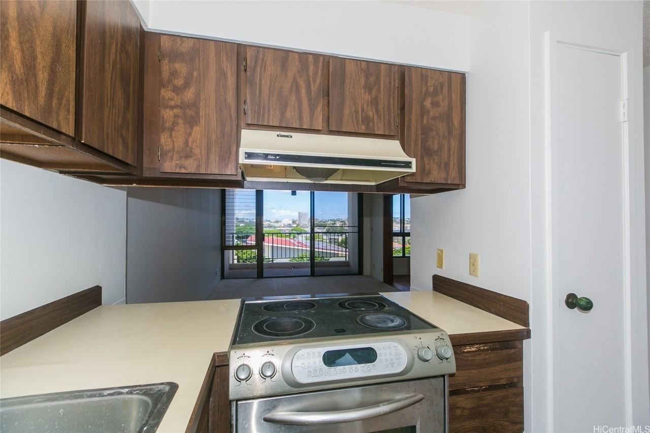 3138 Waialae Ave Apt 907 - Photo 7 of 24