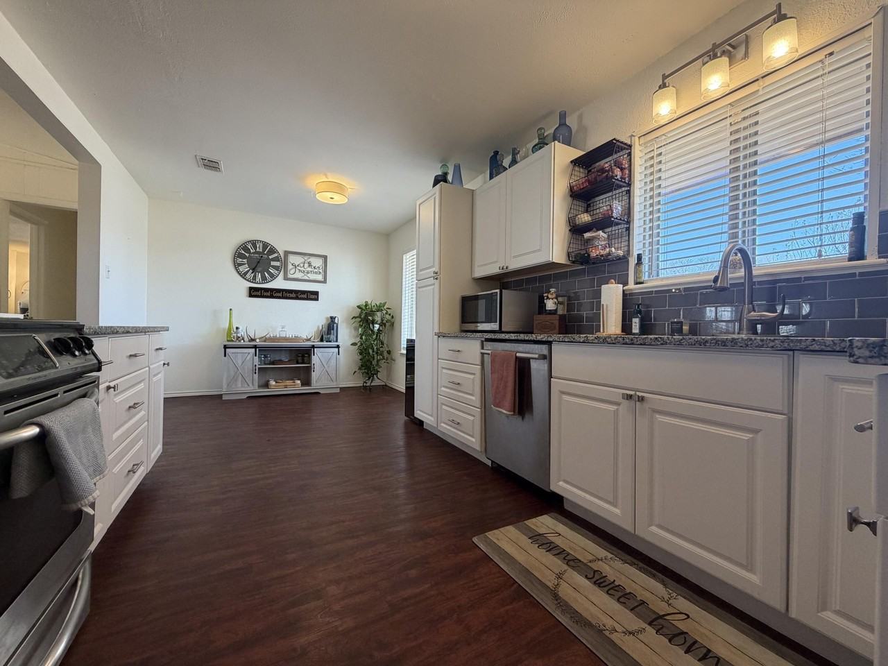 8422 Gary Ave - Photo 5 of 25