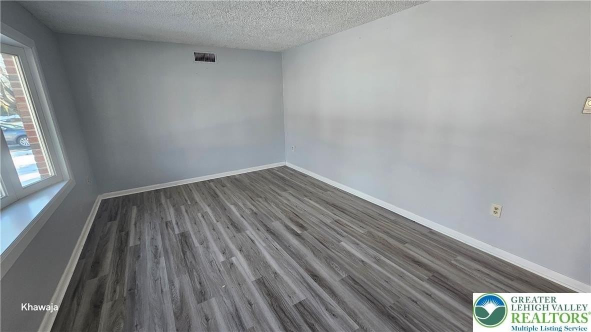 1217 Birchwood Dr - Photo 3 of 21