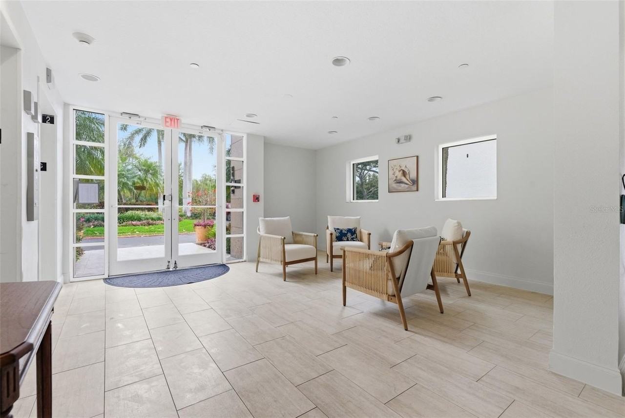 4750 Dolphin Cay Ln S #408 - Photo 4 of 31