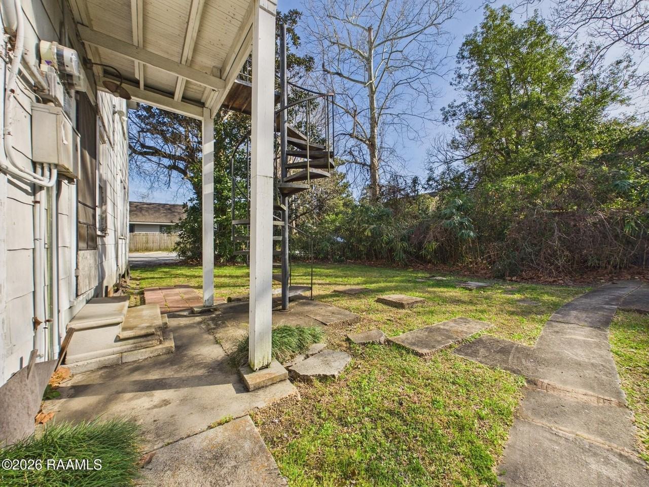 324 General Mouton Ave - Photo 2 of 15