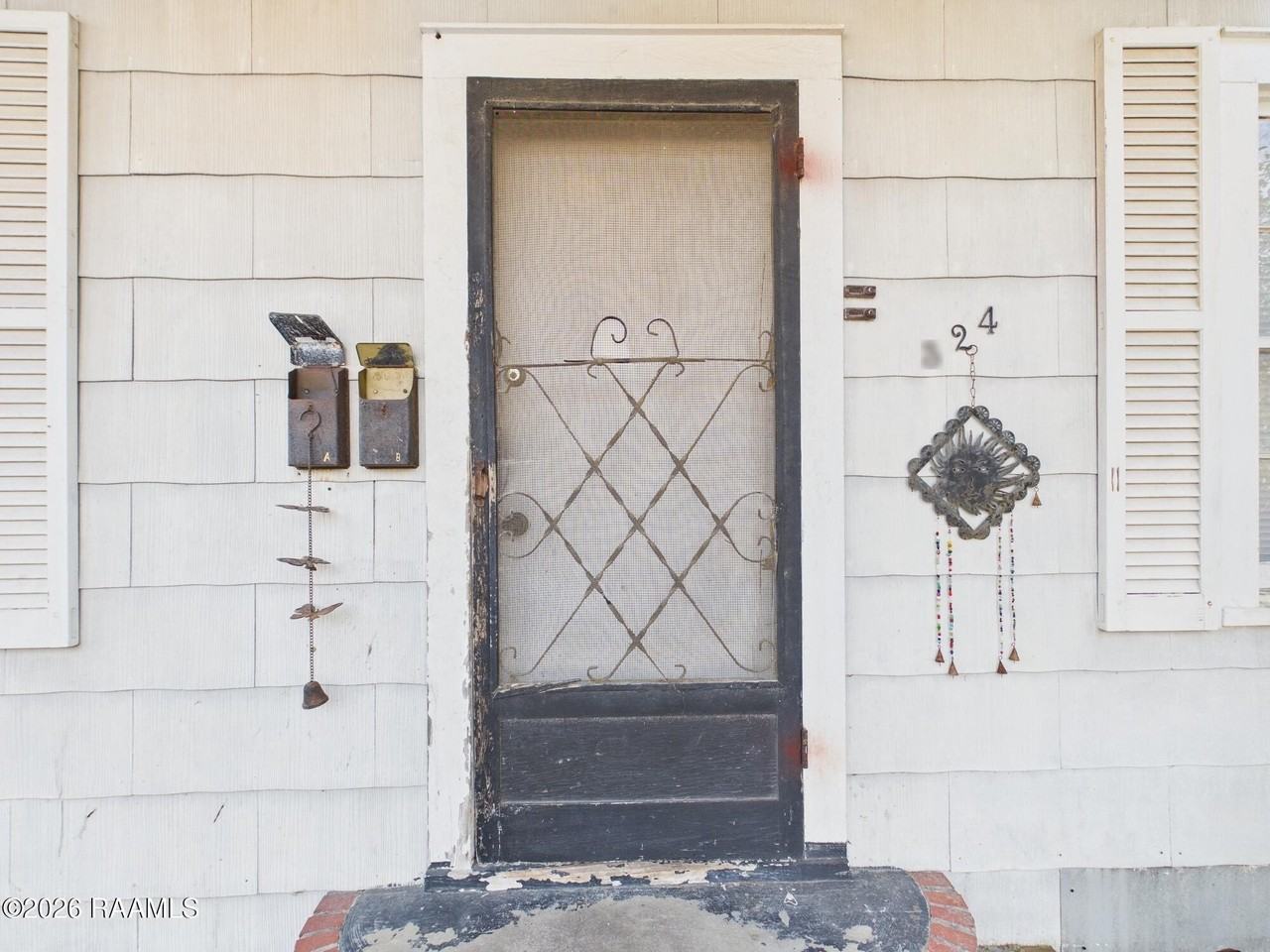 324 General Mouton Ave - Photo 3 of 15