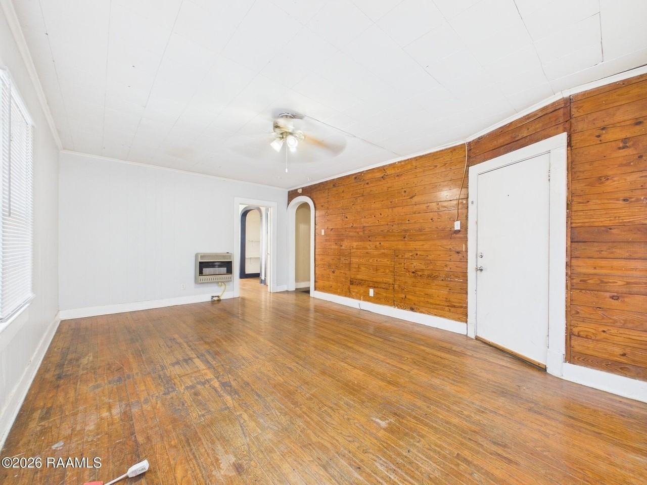 324 General Mouton Ave - Photo 5 of 15