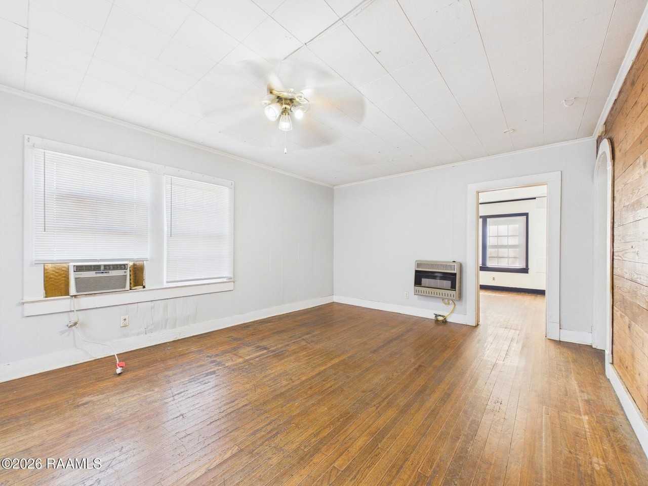 324 General Mouton Ave - Photo 6 of 15