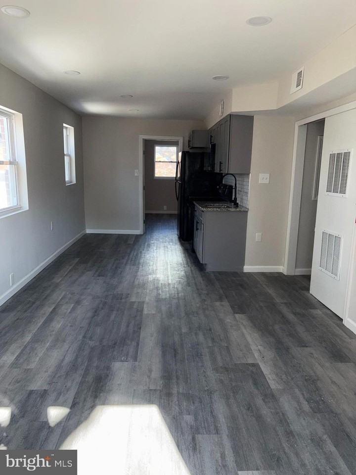 105 Devereaux Ave Unit 1 - Photo 2 of 8