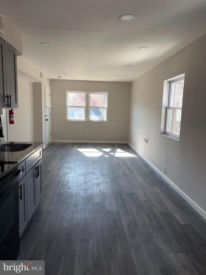 105 Devereaux Ave Unit 1 - Photo 3 of 8