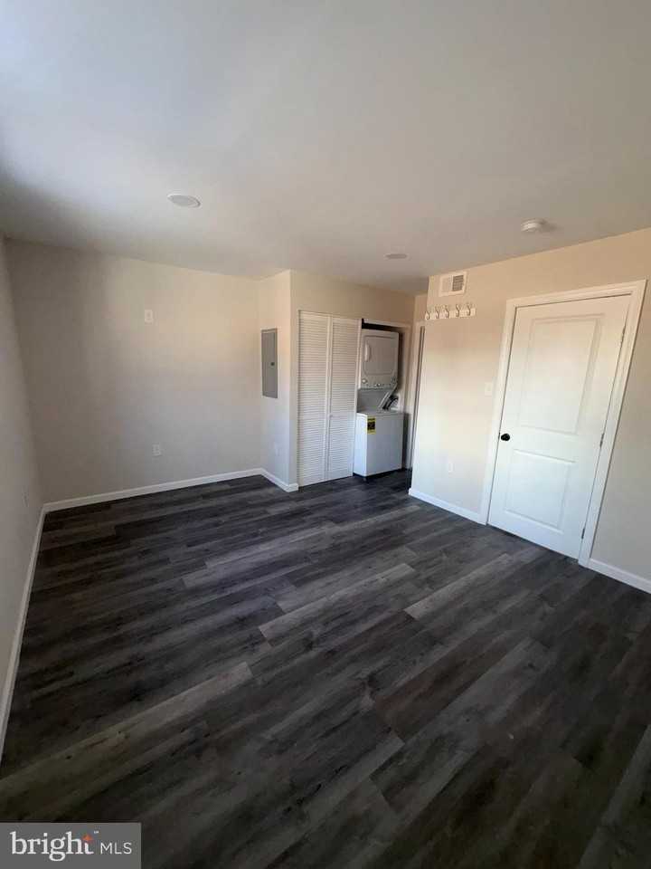 105 Devereaux Ave Unit 1 - Photo 5 of 8