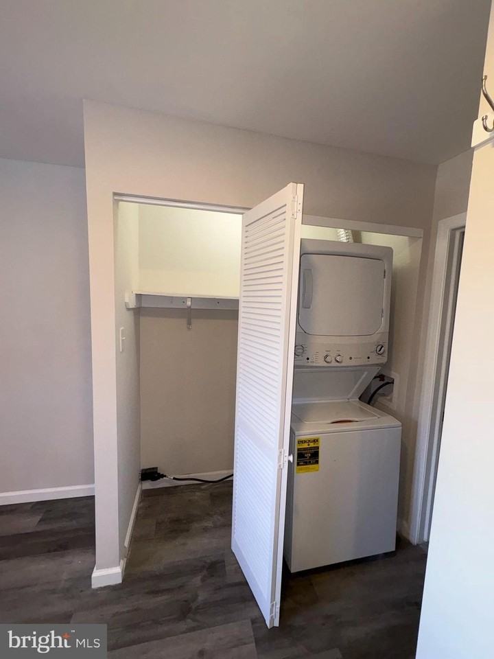 105 Devereaux Ave Unit 1 - Photo 6 of 8