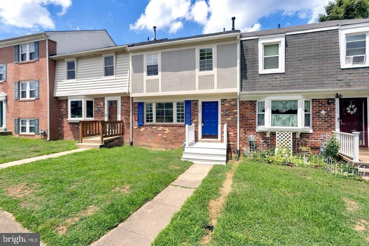 1132 James Madison Cir - Photo 2 of 19