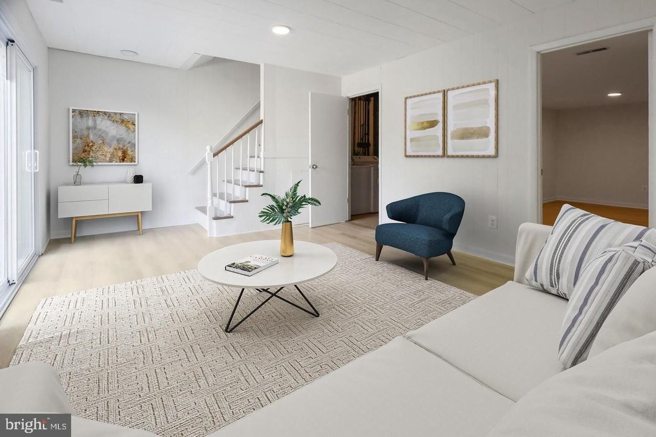 1132 James Madison Cir - Photo 3 of 19