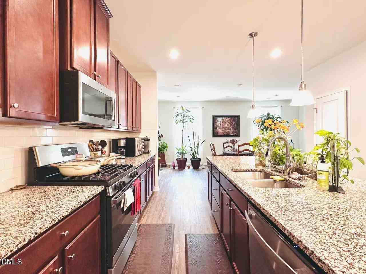 4740 Randall Rd - Photo 4 of 29