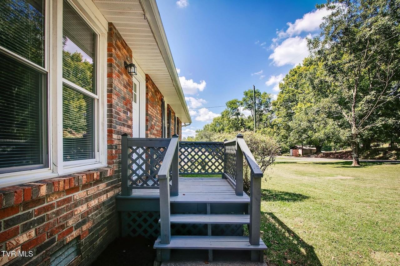 1205 Morning Star Ln - Photo 4 of 29