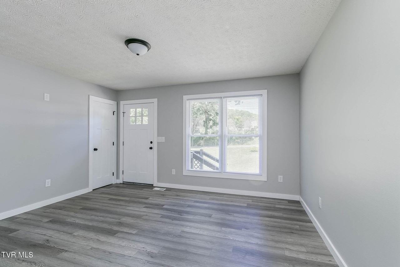 1205 Morning Star Ln - Photo 5 of 29