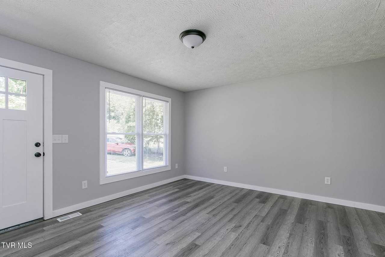 1205 Morning Star Ln - Photo 6 of 29