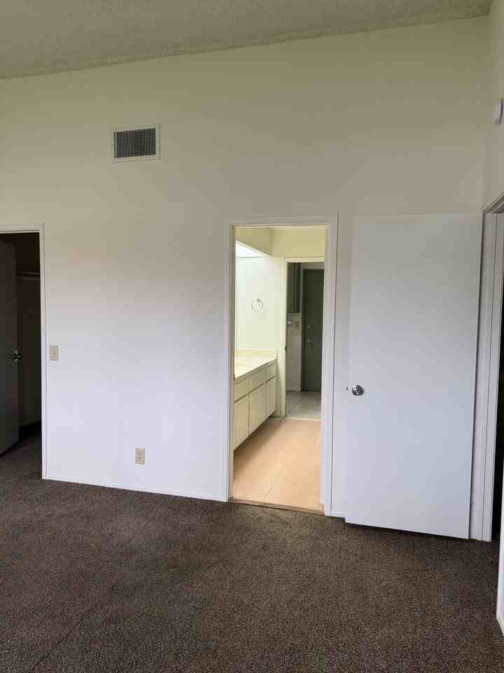 567 North Hermosa Drive - Photo 3 of 15