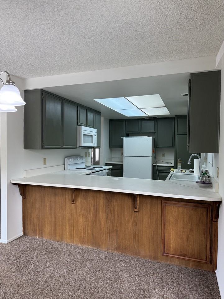 567 North Hermosa Drive - Photo 4 of 15