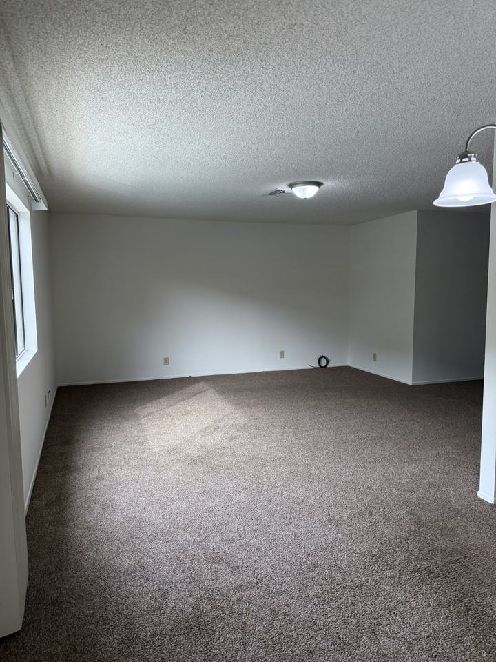 567 North Hermosa Drive - Photo 5 of 15