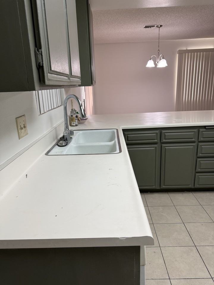 567 North Hermosa Drive - Photo 7 of 15