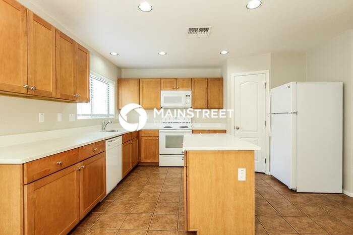 6321 W Valencia Dr - Photo 7 of 18