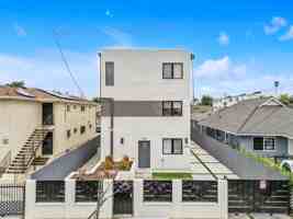 featured image of 1543 W 37th Pl