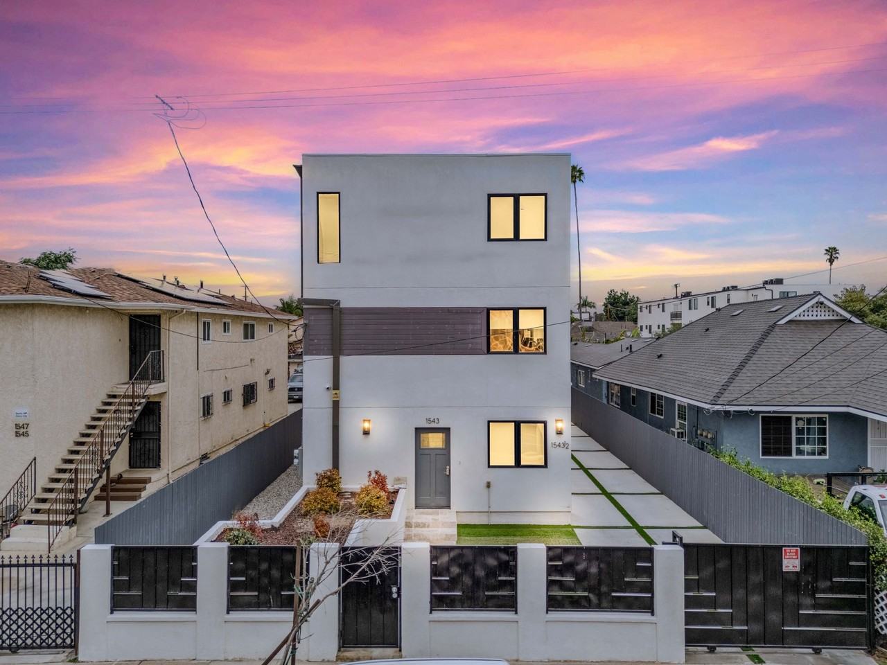 1543 W. 37th Pl Los Angeles, CA 90018 - Photo 2 of 11