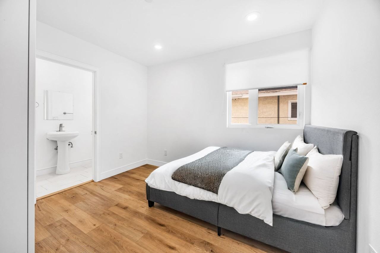 1543 W. 37th Pl Los Angeles, CA 90018 - Photo 7 of 11