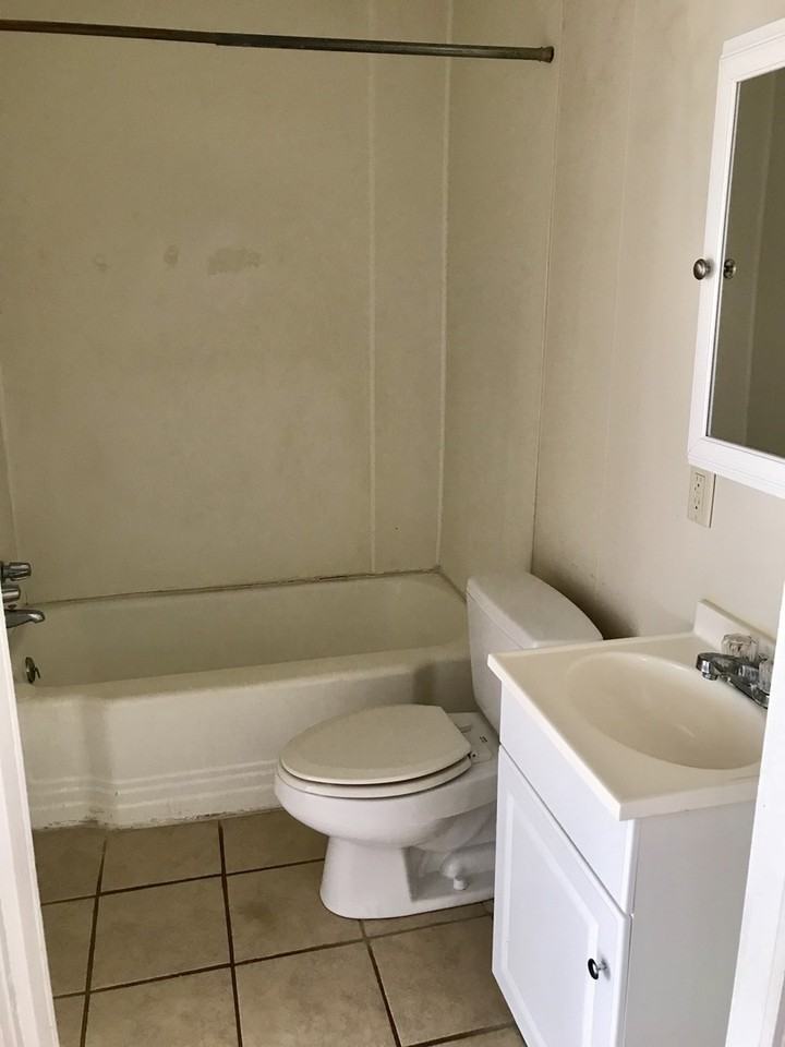 300 Corman Ave - Photo 4 of 11