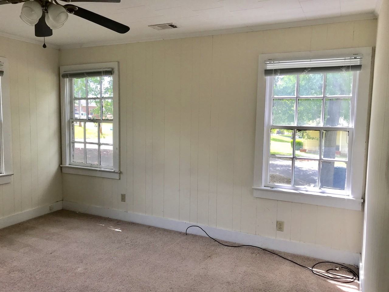 300 Corman Ave - Photo 6 of 11