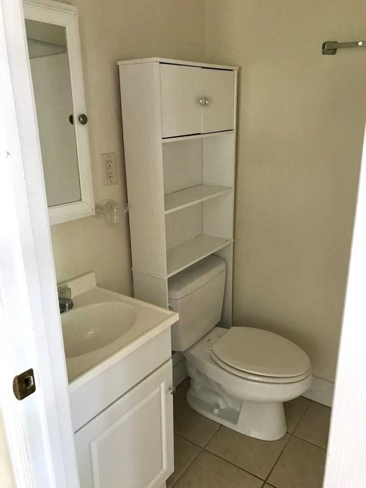 300 Corman Ave - Photo 7 of 11