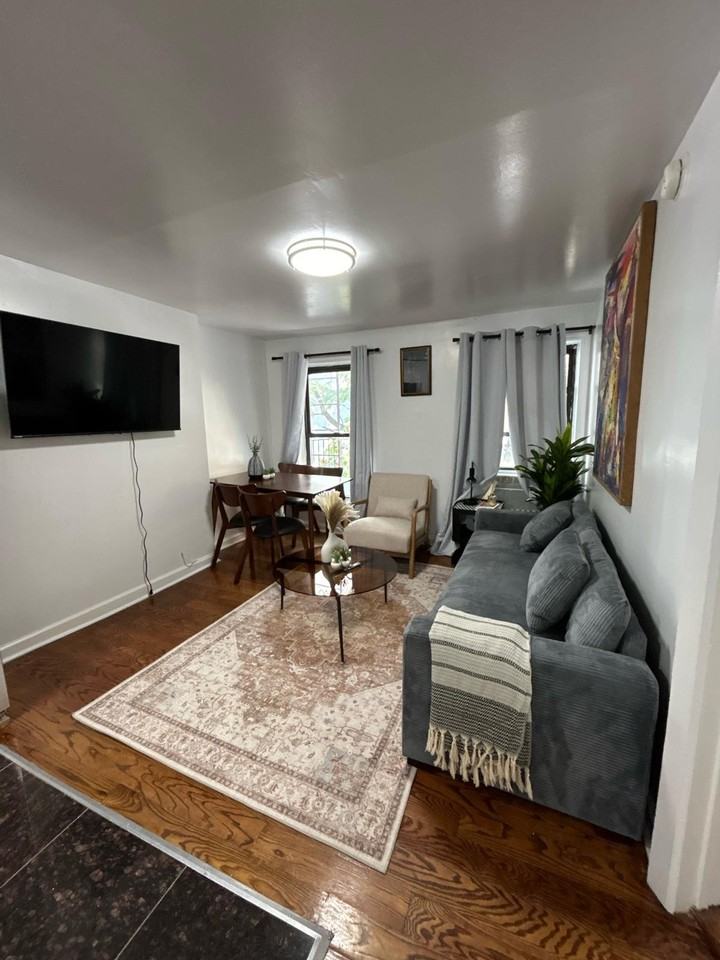 225 E 30th St #1473161P - Photo 4 of 5